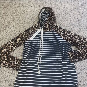 AND THE WHY Los Angeles Top Size SMALL Striped Animal Print Hooded Hoodie NEW
